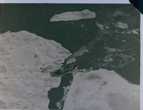 1935 barge stuck - 1935, frozen
