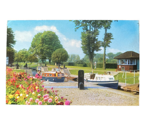 Cookham canal berkshire spring