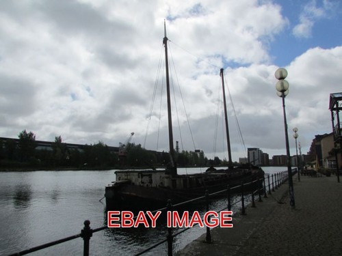 Photo barge east bute dock - ,