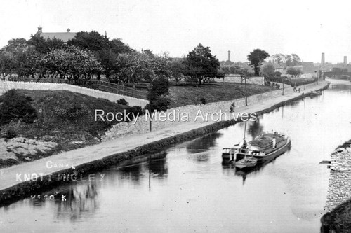 Drt canal with - with, barge