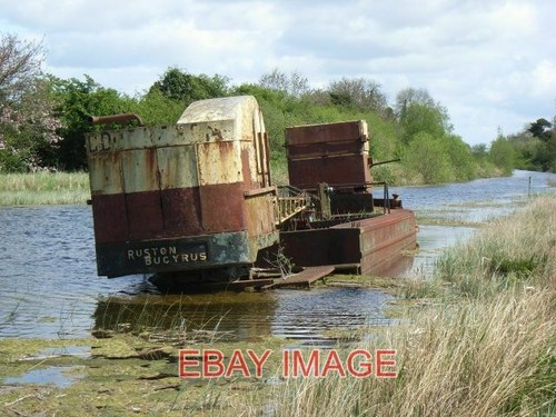 Photo abandoned barge - barge, on